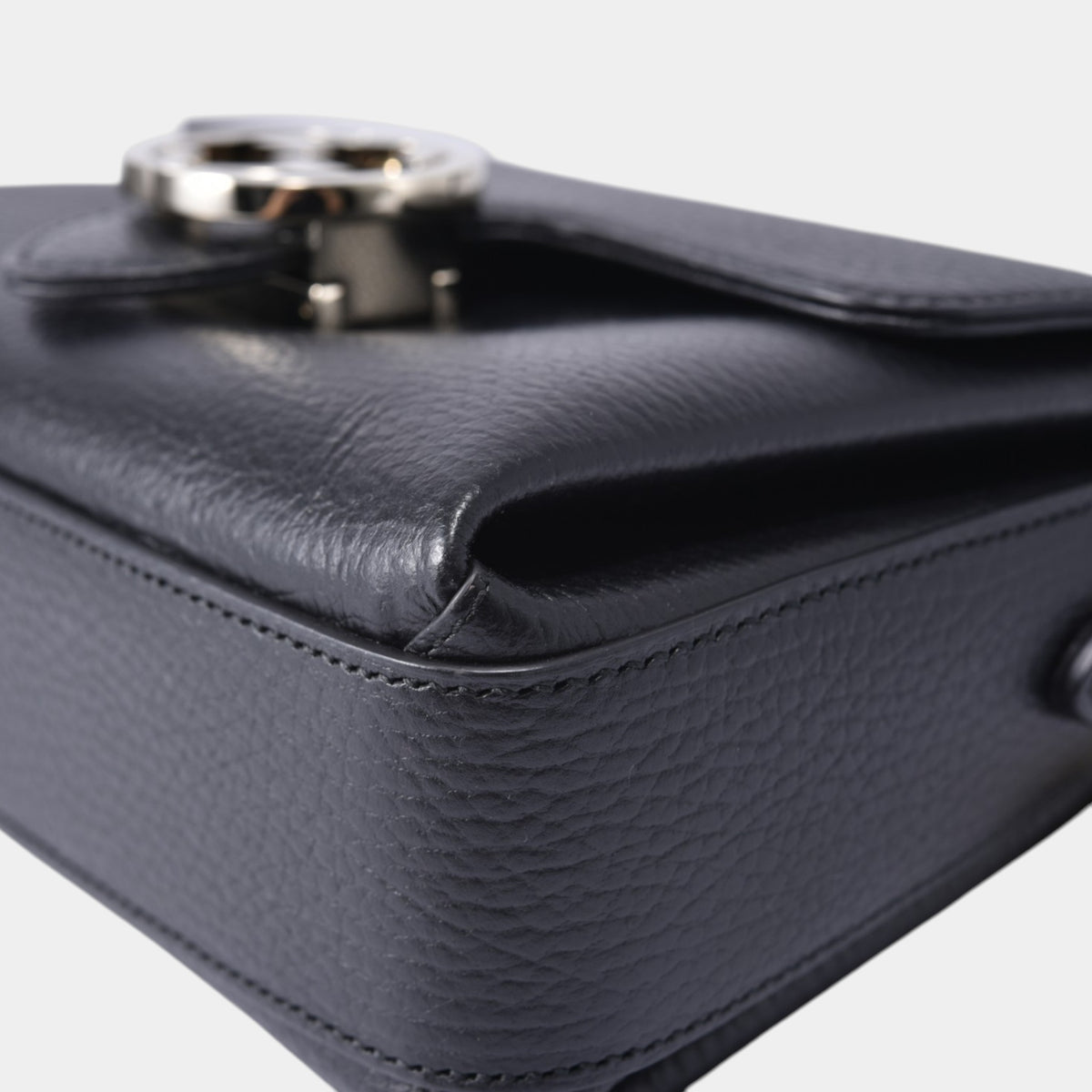 구찌 인터로킹 체인백 607720
