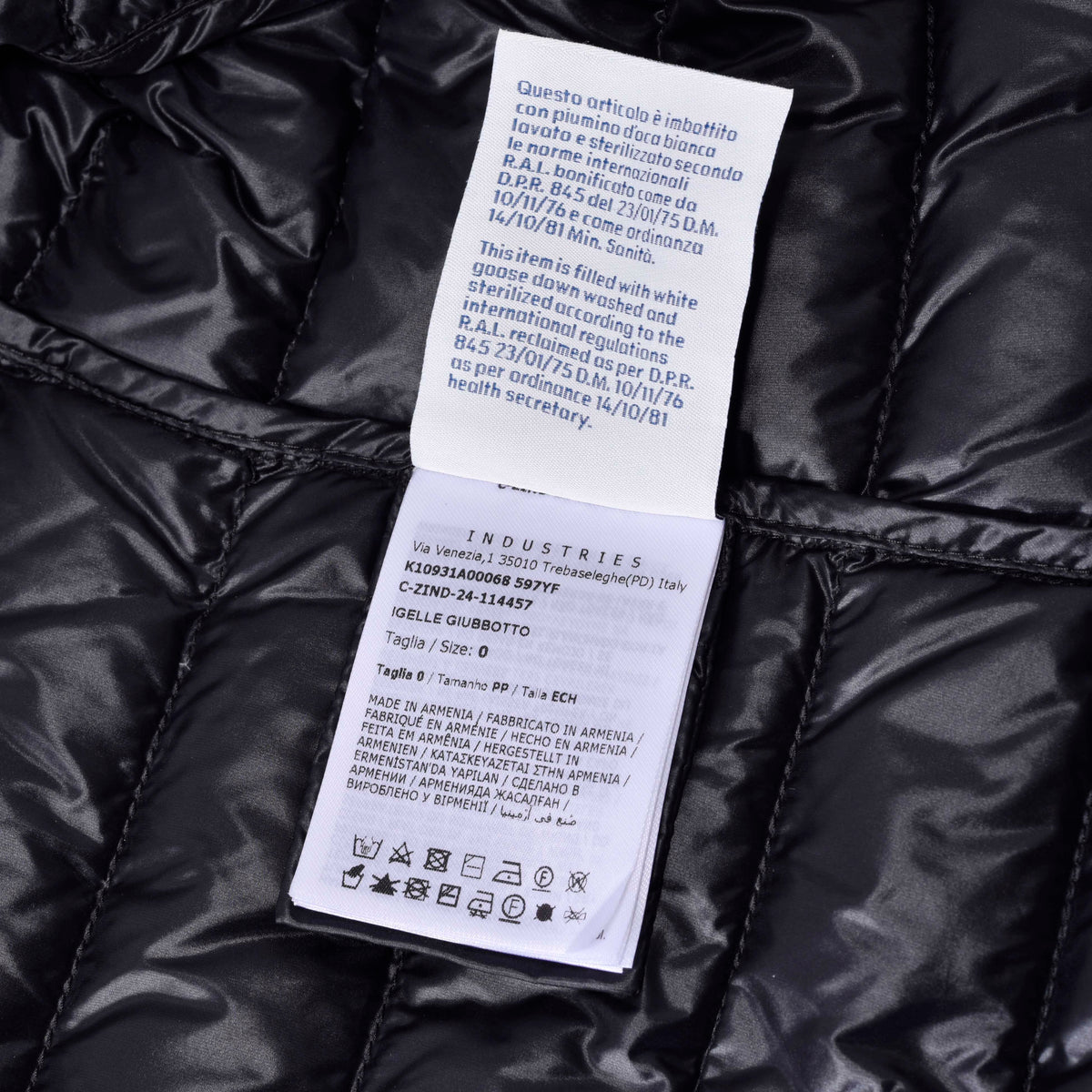 몽클레르 이젤 숏 다운 패딩 블랙 여성 1A00068 597YF